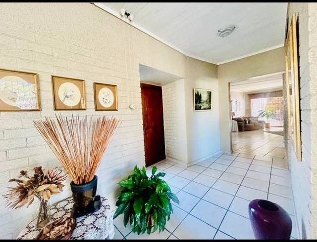 4 BEDROOM HOUSE FOR SALE IN VANDERBIJLPARK SW 1